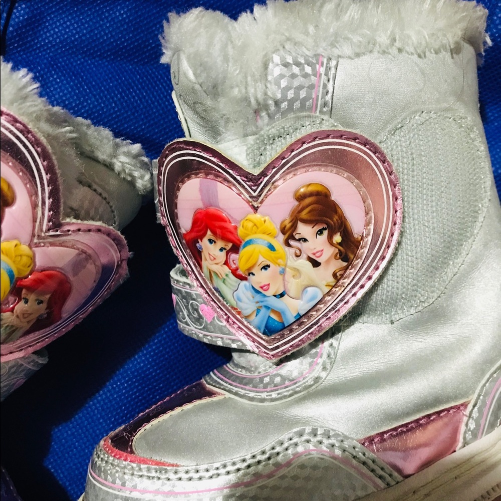 Toddler Girl Disney Princess Snowboots - Picture 2 of 10